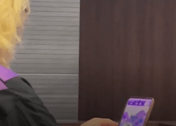 Prokurorja kapet duke luajtur në telefon gjatë seancës së “180 kilogramëve kokainë”