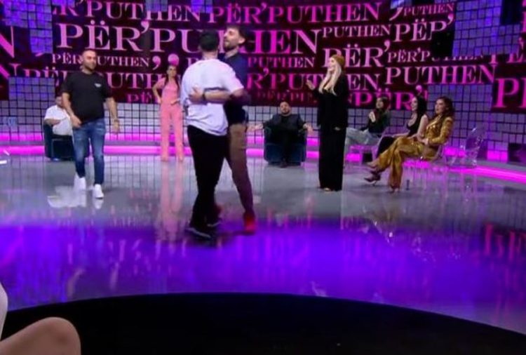 VIDEO: Për pak plas grushti live në Top Channel, tentohet të rrihet moderatori