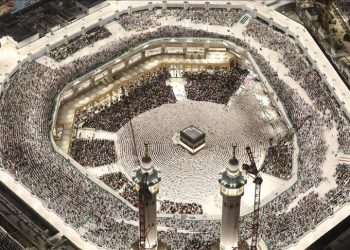 Imami i Qabes lutet për “Palestinën dhe Mesxhid Al-Aksanë” në hutben e Bajramit