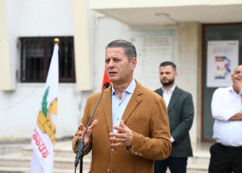 Kryetari i Lezhës demanton lajmet për vendosjen e taksës së qëndrimit për pushuesit në Shëngjin