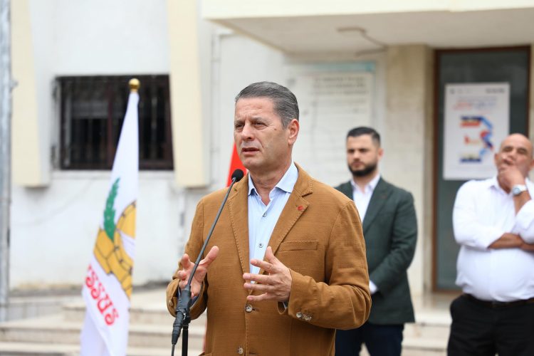Kryetari i Lezhës demanton lajmet për vendosjen e taksës së qëndrimit për pushuesit në Shëngjin