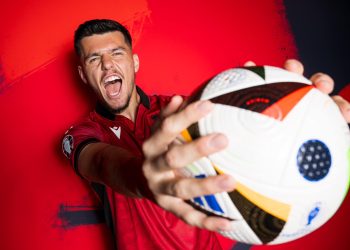 UEFA e dënoi me dy ndeshje moslojë, Daku i qetë vazhdon stërvitjet me Shqipërinë