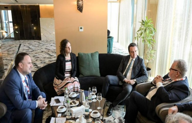 Kurti u takua me përfaqësues të grupit të inovacionit “Yes-EU”