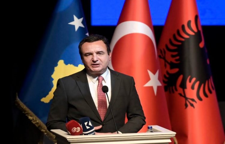 Kurti takon komunitetin e mërgatës në Turqi: Ejani me shpesh në Kosovë