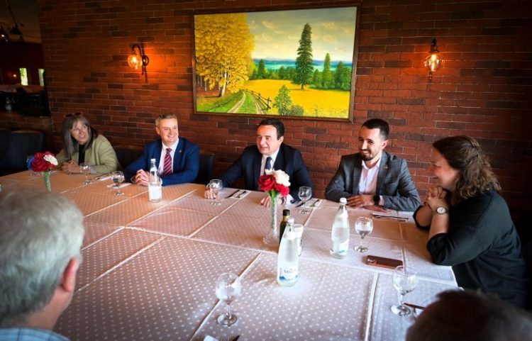 `Arsimi i përbashkët`, Kurti takon ekspertët nga Irlanda Veriore dhe Kosova