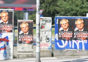 Në Beograd vendosen banderola me ‘Kasapin e Ballkanit’