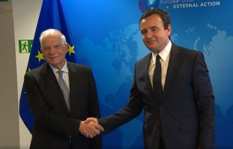 Borrell përfundon takimet e ndara me Kurtin e Vuçiqin