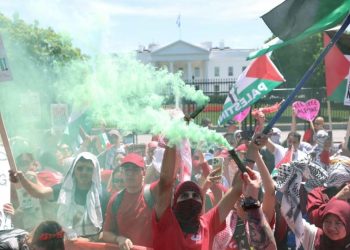 Protestuesit pro-palestinezë mblidhen pranë Shtëpisë së Bardhë