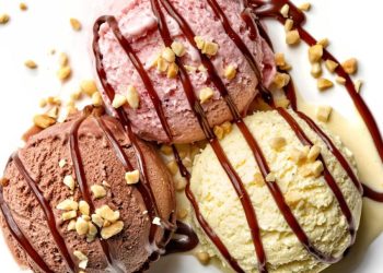 Akullore shtëpie, tri shije të ndryshme