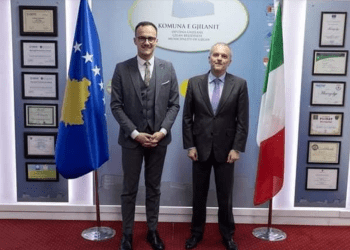 Kryetari Hyseni priti në takim Ambasadorin italian De Riu