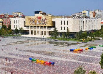 Sa është numri i popullsisë në Shqipëri?