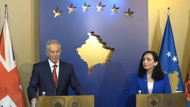 ‘Falemnderit për atë që i keni dhënë Kosovës’ Osmani për Tony Blair: Hero i lirisë dhe i paqes