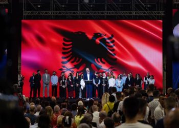 Pas Londrës, pse Edi Rama shtyn edhe takimin e Mynihut me diasporën shqiptare?