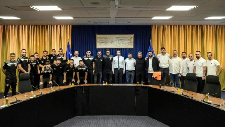 Kryeministri kthen sytë nga sporti, pas Trepçës tani takohet me Ballkanin: Suhareka është shndërruar në qytet të sportit