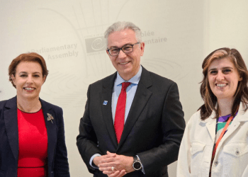 Ministrja Gërvalla takon Presidentin e Asamblesë Parlamentare të KiE-së Theodoros Roussopoulos