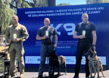 Polici kosovar bashkë me qenin e tij zënë vendin e parë në garën rajonale të mbajtur në Tiranë