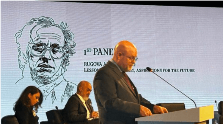 ‘Kemi mësuar shumë nga presidenti’ Ambasadori Hovenier: Rugova ishte i thjeshtë, parimor dhe udhëheqës pragmatik