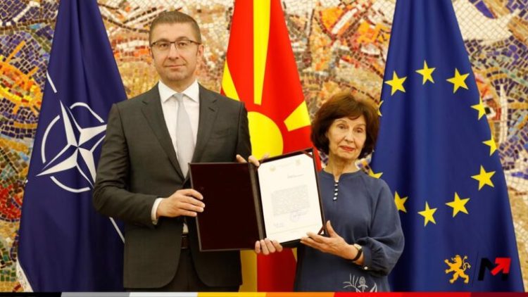 Mickoski mandatohet për kryeministër të Maqedonisë së Veriut