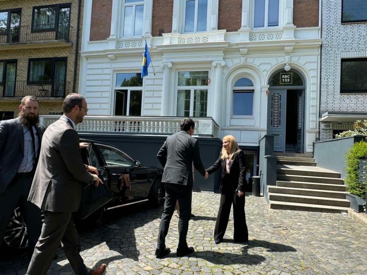 Kurti nga konsullata në Hamburg: Pasqyrë e marrëdhënieve Kosovë-Gjermani