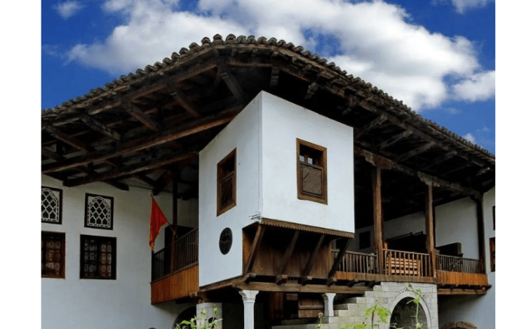Muzeu Historik i Shkodrës në ndërtesën monumentale të shekullit XIX