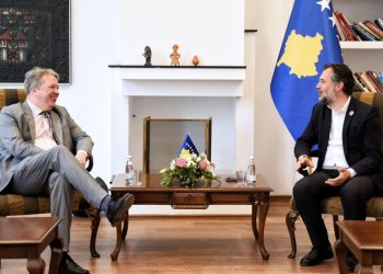 Çeku pret në takim drejtorin për zhvillim në Federatën Ndërkombëtare të Shahut, diskutohen të arriturat në sport