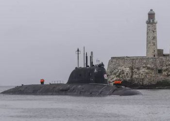 Anijet ruse 90 milje larg SHBA, Pentagoni dërgon nëndetëset bërthamore në Kubë