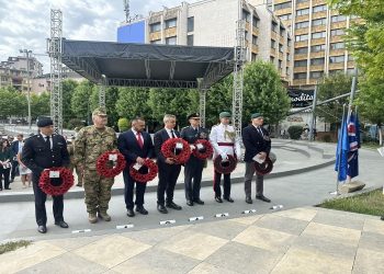 Përkujtohen ushtarët britanikë që humbën jetën gjatë shërbimit në Kosovë
