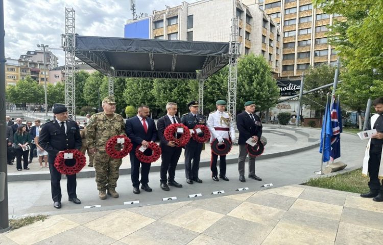 Përkujtohen ushtarët britanikë që humbën jetën gjatë shërbimit në Kosovë
