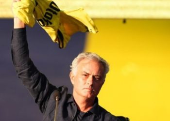Mourinho prezantohet të Fenerbahce: Ëndrrat e juaja janë të miat