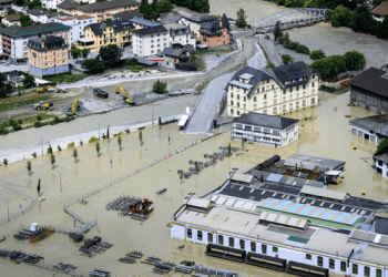 Pesë të vdekur pas stuhive që goditën Francën, Zvicrën dhe Italinë