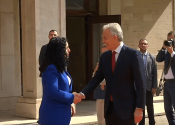 Presidentja Vjosa Osmani pret në takim ish-kryeministrin britanik, Tony Blair