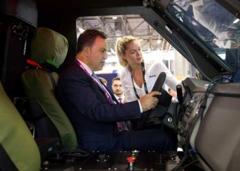 Makina e parë ushtarake shqiptare, “Shota” prezantohet në Panairin e Parisit