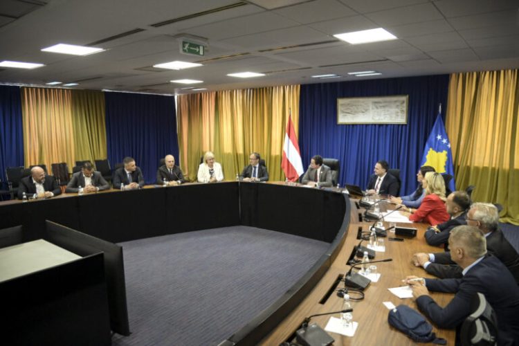 Kurti takoi Odën Ekonomike dhe përfaqësues të bizneseve austriake, shpreh gatishmërinë për zgjerimin e investimeve në Kosovë