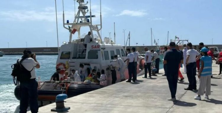 ‘Janë shuar familje të tëra’, në brigjet e Italisë përmbyten dy anije, dhjetëra viktima e të zhdukur