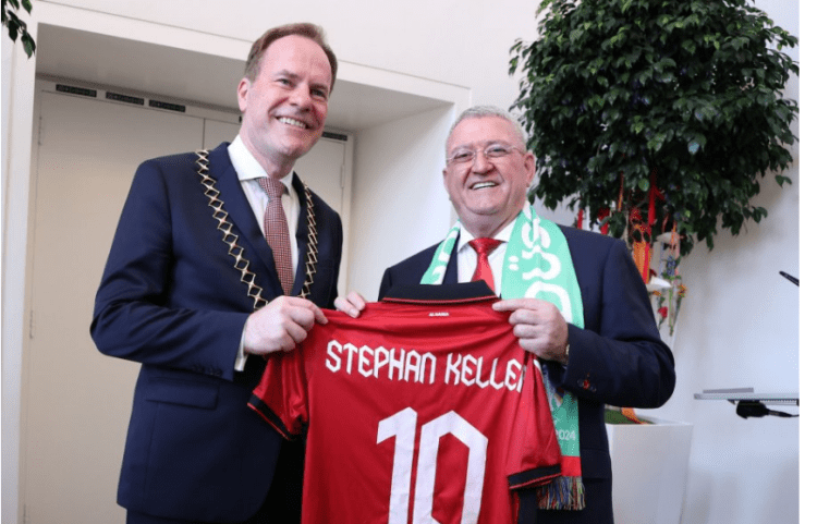 Shqipëri-Spanjë, Bashkia e Dyseldorfit organizon pritje për dy federatat, Duka: Vetëm futbolli i bashkon kaq shumë njerëzit