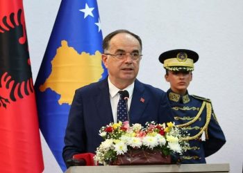 Presidenti Begaj nderohet në Drenas: Privilegj ta pranoj titullin ‘Qytetar Nderi’