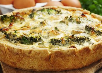 Byrek i zbuluar me brokoli dhe djathë, shije fantastike