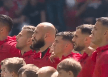 Moment emocionues, ja si oshtin stadiumi nga himni kombëtar i Shqipërisë (Video)