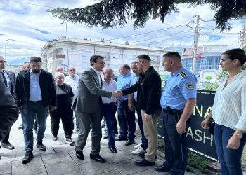 Vizitoi Dragashin pas vërshimeve, Kryeministri Kurti: Qeveria do të jetë pranë jush
