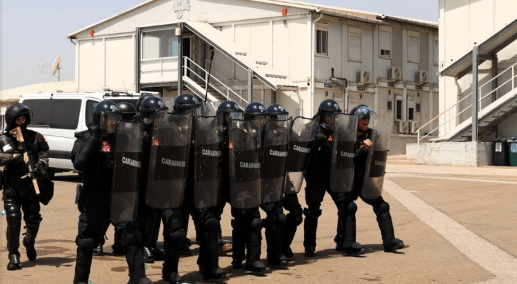 Pjesëtarët e KFOR-it trajnohen për kontrollin e trazirave në Prishtinë