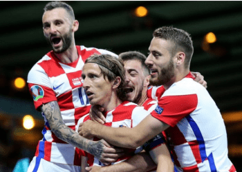 Kroacia humb yllin e mesfushës, Vlashiç dëmtohet dhe lë në mes Europianin