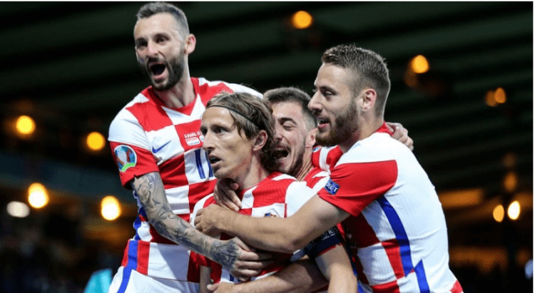 Kroacia humb yllin e mesfushës, Vlashiç dëmtohet dhe lë në mes Europianin