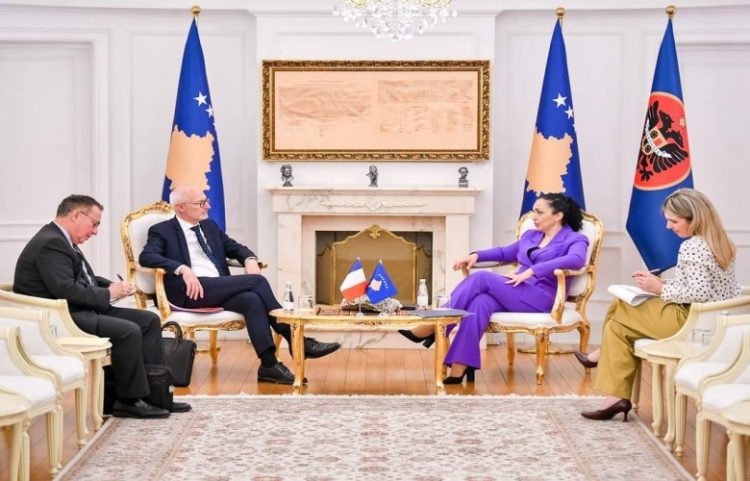 Osmani takon ambasadorin e Francës, flasin për zhvillimet e fundit