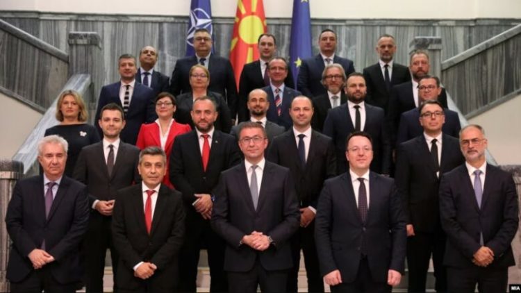Çka fitojnë shqiptarët nga qeveria e re në Maqedoni të Veriut?