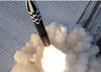 Shpërthen menjëherë pas lëshimit në ajër raketa e Koresë së Veriut