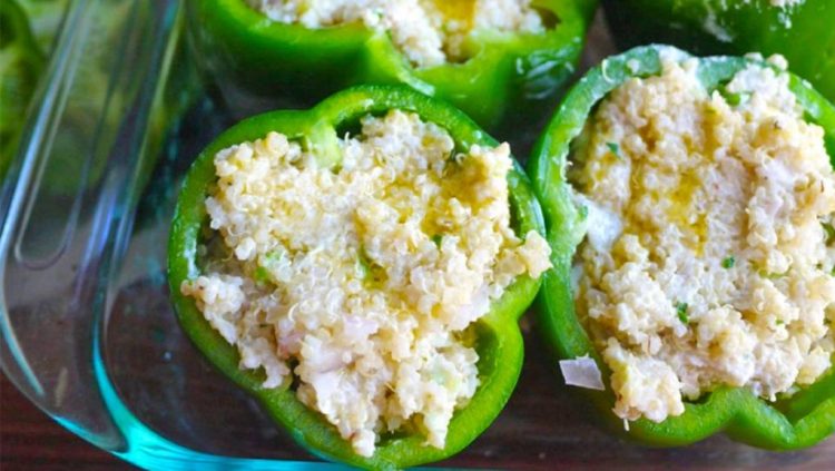 Tavë e shpejtë verore me speca dhe gjizë, shije e parezistueshme