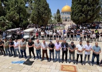 Megjithë kufizimet izraelite, 30 mijë muslimanë falën namazin e xhumasë në Al-Aksa