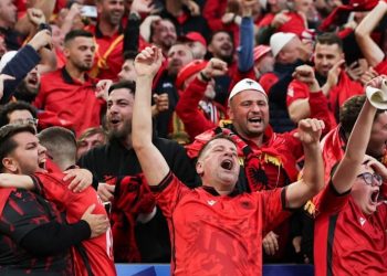 Gazetari i BILD: S’kam përjetuar kurrë një brohorimë si ajo e shqiptarëve (Video)