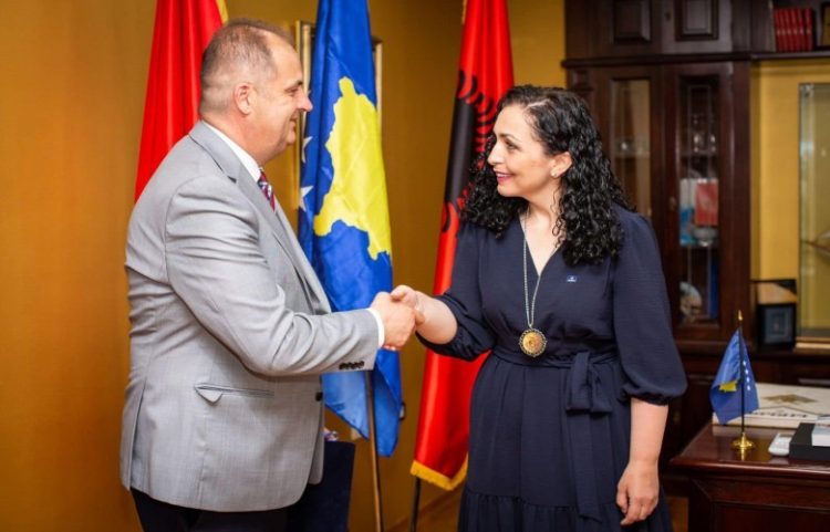 Osmani uron kryetarin e ri të Ulqinit, i premton mbështetje për shqiptarët