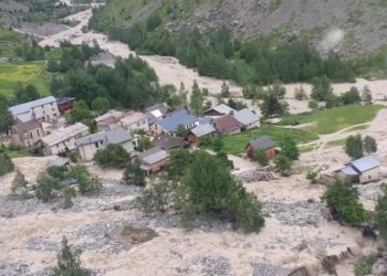 Përmbytje në Zvicër, banorët mbesin të izoluar